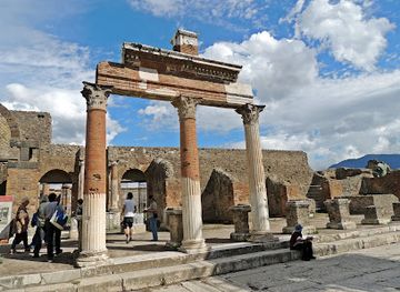 italy/pompeii/landmark/macellum