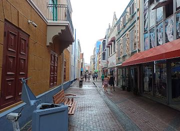 curacao/willemstad/landmark/dove-statue