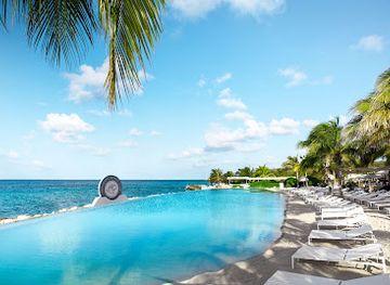 curacao/jan-thiel-beach/landmark/papagayo-beach-club