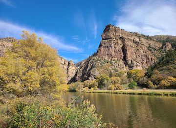 colorado/glenwood-springs/landmark/hanging-lake-trailhead