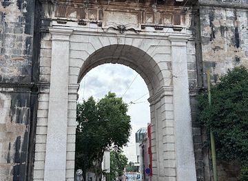 portugal/lisbon/landmark/arco-triunfal-das-amoreiras