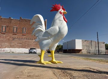 louisiana/shreveport/highland-historic-district/landmark/chicken-statue