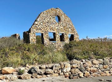 rhode-island/narragansett/landmark/black-point-ruins