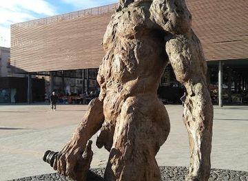 spain/girona/landmark/placa-de-la-palmera-3