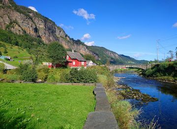 norway/vestlandet/landmark/steinsdalsfossen