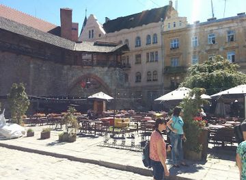 ukraine/tysovets/landmark/koliivshchyny-square