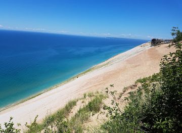 michigan/sleeping-bear-dunes-national-lakeshore/landmark/sleeping-bear-dunes
