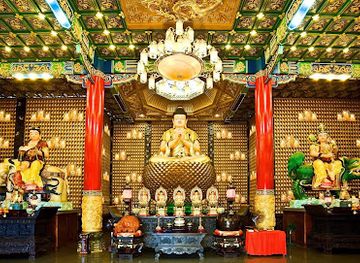 vietnam/ho-chi-minh-city/district-5/landmark/ten-thousand-buddha-temple