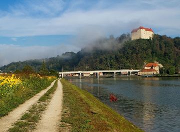 slovenia/posavje/landmark/rajhenburg-castle