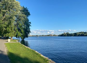 canada/ottawa-valley/landmark/dow-s-lake