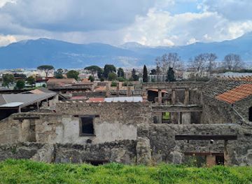 italy/pompeii/pompeii-archaeological-park/landmark/house-of-the-cryptoporticus
