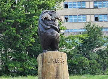 arkansas/little-rock/landmark/lorax-tree-carving