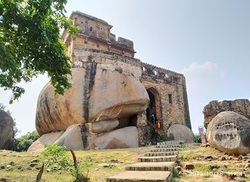 india/central-india/landmark/rani-durgawati-fort