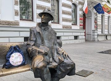 poland/kuyavia/landmark/julian-tuwim-monument-lodz