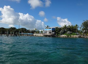 the-bahamas/exuma/landmark/elvis-water-taxi-service