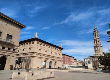 spain/zaragoza/landmark/sala-de-exposiciones-la-lonja