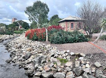 australia/fleurieu-peninsula/landmark/deadhouse