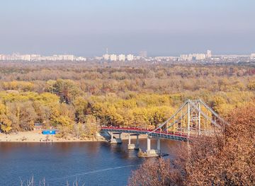 ukraine/kyiv-reservoir/landmark/park-bridge