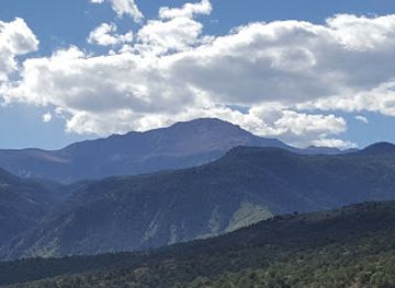 colorado/pikes-peak-region/landmark/siamese-twins