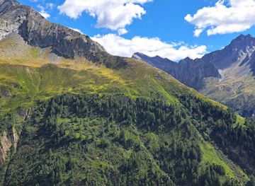 italy/south-tyrol/landmark/boundary-stone-italy-austria