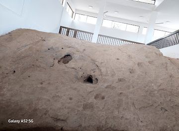 oman/dhofar-region/landmark/the-crush-of-the-prophet-saleh-s-camel