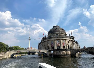 germany/berlin/landmark/waterfront-promenade