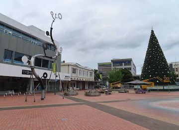 new-zealand/hamilton/landmark/dame-hilda-ross-statue