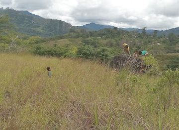 papua-new-guinea/highlands-region/landmark/gawa-plains-tonari-family