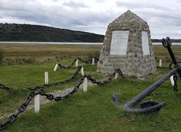 chile/punta-arenas/landmark/monumento-a-charles-darwin