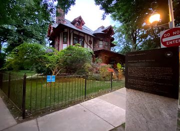 illinois/chicagoland/landmark/hutchinson-street