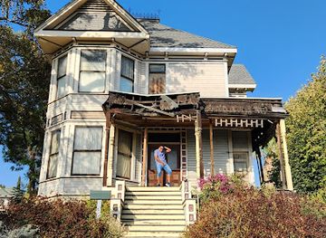california/los-angeles-county/landmark/thriller-house