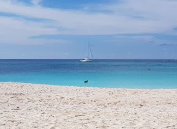 anguilla/shoal-bay/landmark/hank-s