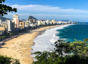 brazil/rio-de-janeiro/leblon/landmark/parque-natural-municipal-dois-irmaos-dois-cariocas-sergio-bernardes-e-alfredo-sirkis
