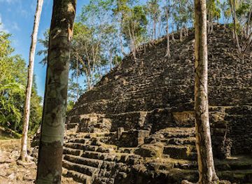 guatemala/peten/landmark/la-danta-temple