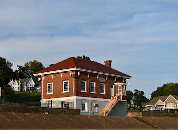 indiana/southern-indiana/landmark/old-lock-and-dam