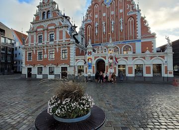 latvia/riga-bay/landmark/house-of-the-black-heads