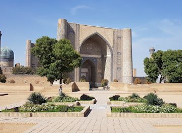 uzbekistan/zarafshan-range/landmark/bibi-khanym-mausoleum