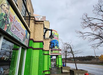 canada/niagara-falls/lundy-s-lane/landmark/bird-kingdom