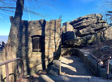 tennessee/rock-city/landmark/roper-s-rock