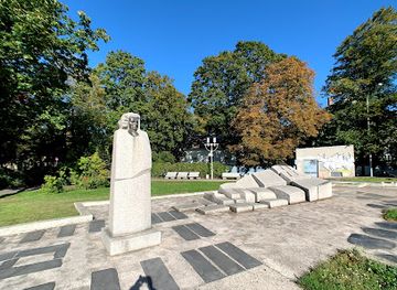 latvia/liepaja/landmark/mirdzas-kempes-pieminekla-laukums