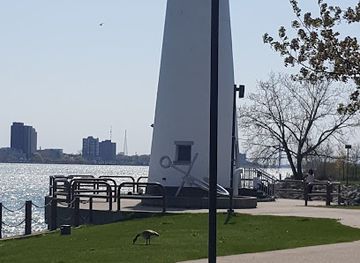 michigan/detroit/downtown-detroit/landmark/william-g-milliken-state-park-and-harbor
