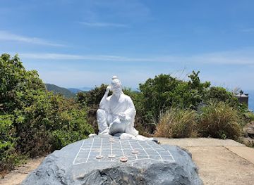 vietnam/da-nang/son-tra-district/landmark/ban-co-peak