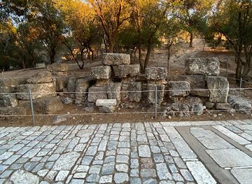 greece/attica/landmark/hop-on-riveria-bus-station
