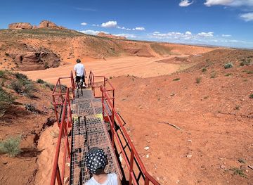 arizona/page/landmark/tse-bighanilini-tours