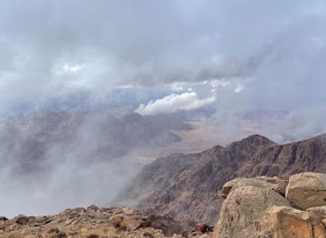 saudi-arabia/tabuk-mountains/landmark/desert-paths