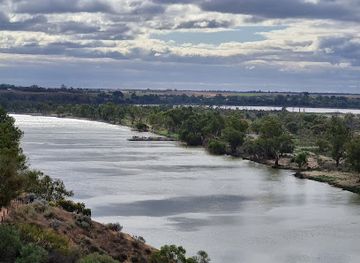 australia/riverland/landmark/waikerie-silo-art