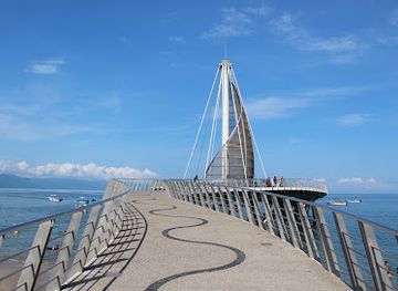 mexico/puerto-vallarta/hotel-zone/landmark/los-muertos-beach-pier