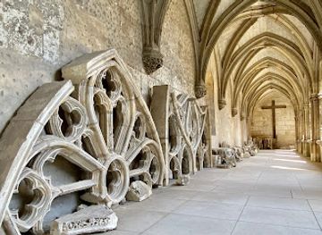 france/tours/cathedrale/landmark/cloitre-de-la-psalette