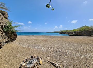 curacao/playa-santa-cruz/landmark/playa-santu-pretu