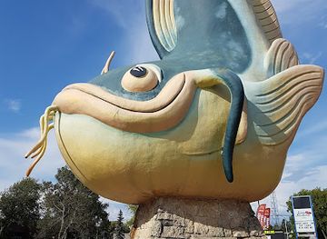 canada/manitoba/landmark/chuck-the-channel-cat